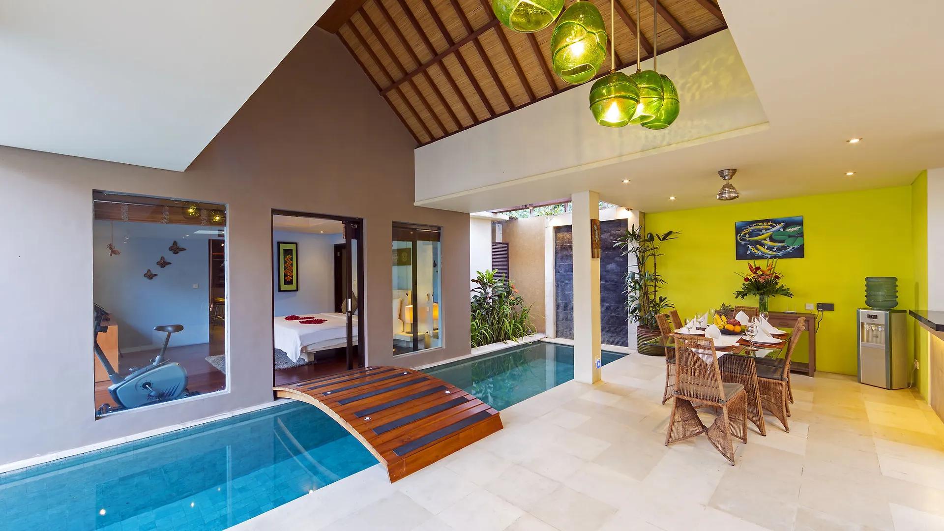 Villa Puteri スミニャック インドネシア