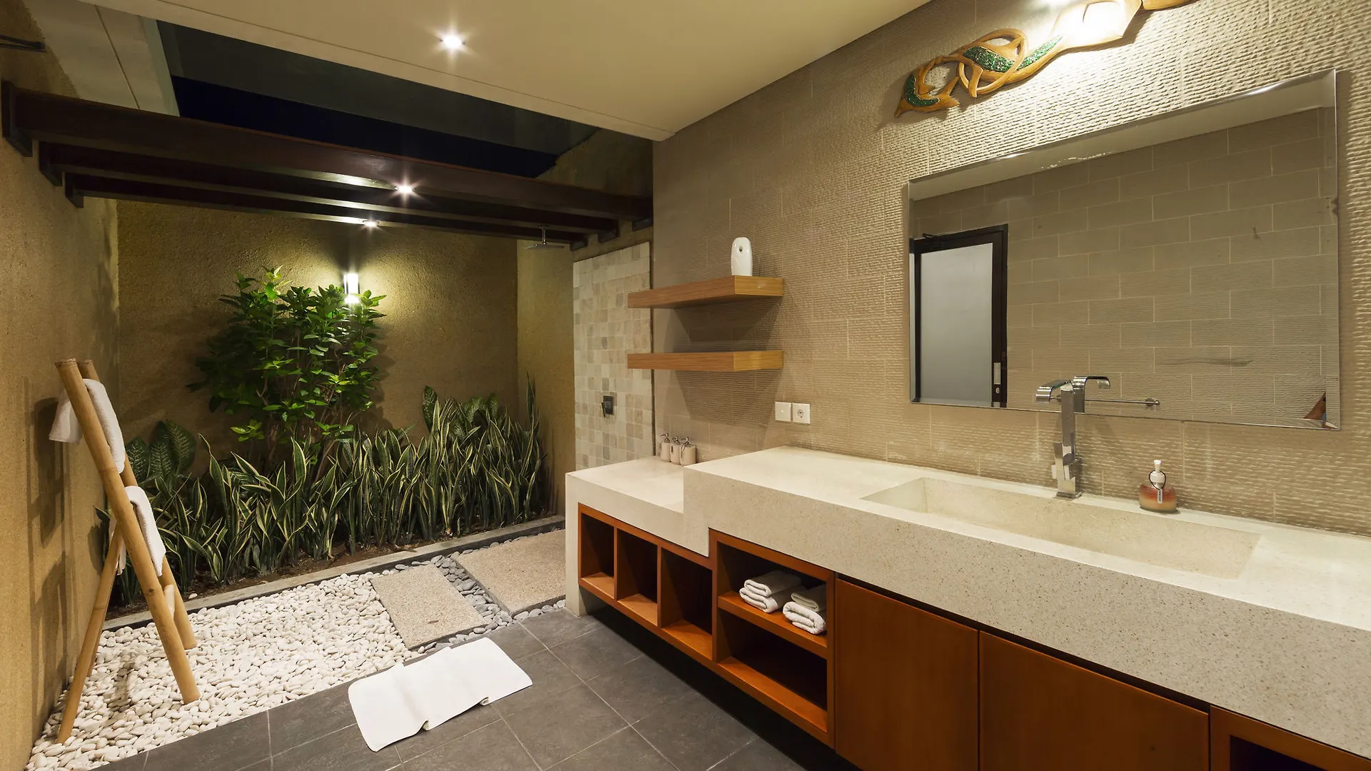 Villa Puteri スミニャック