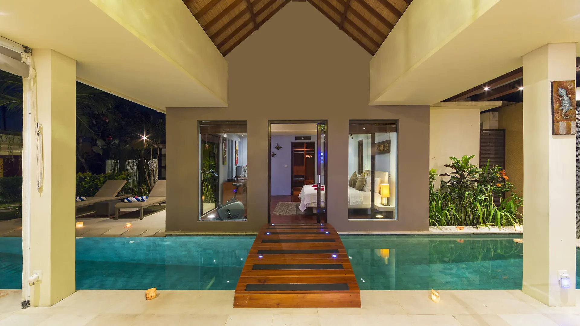 Villa Puteri スミニャック インドネシア